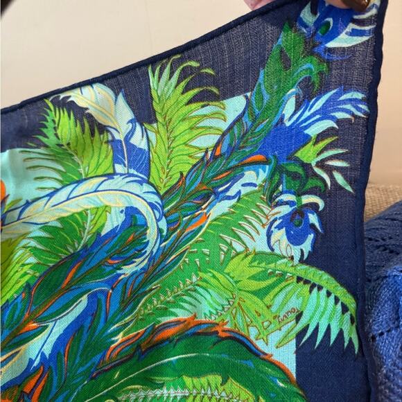 Hermès cashmere, equestrian/jungle themed scarf. Indescribably beautiful piece - Picture 10 of 16